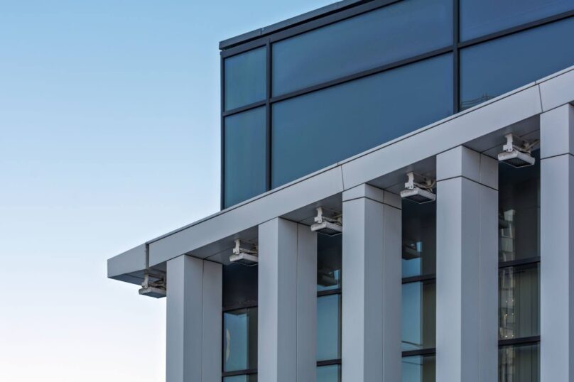 Close view of the top of a commercial building.